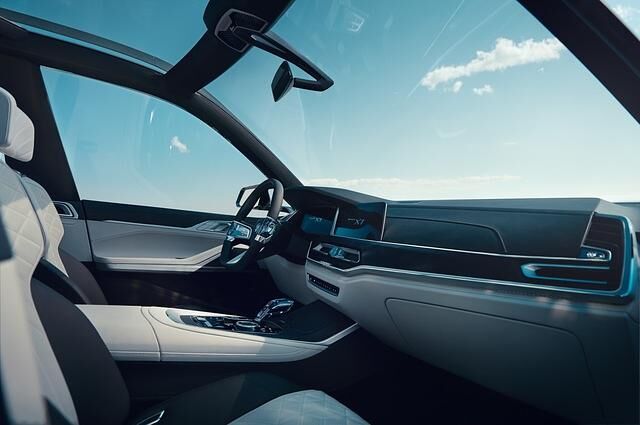 Das Cockpit ist fahrerorientiert