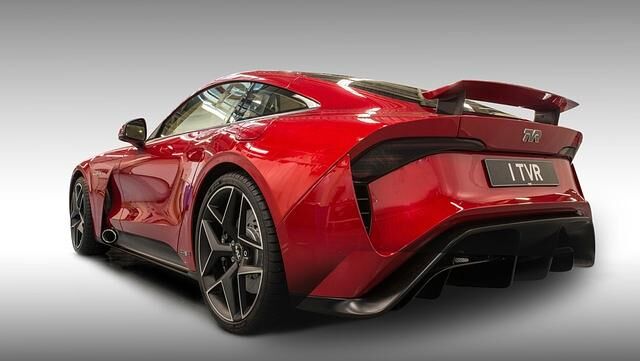 Zum Aero-Design des TVR Griffith gehört ein stehender Heckflügel