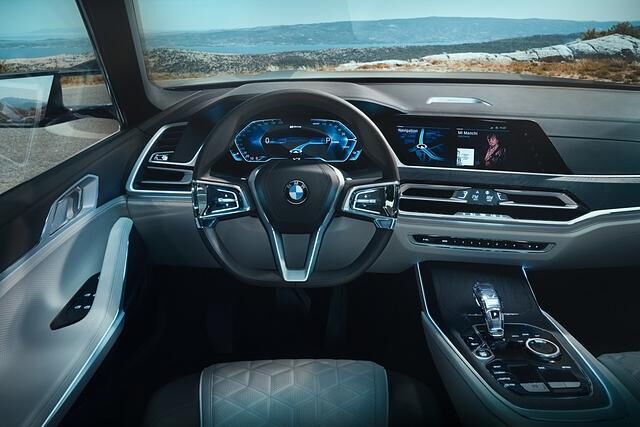 Der Innenraum erlaubt einen Blick in die BMW-Zukunft