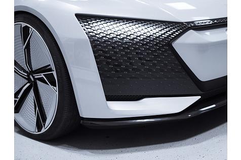 Audi Aicon 2017 - die Studie rollt auf mächtigen 26-Zöllern. Schmal sind die 195er-Reifen trotzdem