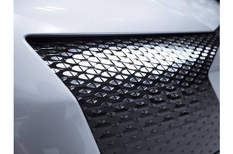 Audi Aicon 2017 - so wird mit Fußgängern im Straßenverkehr kommuniziert.
