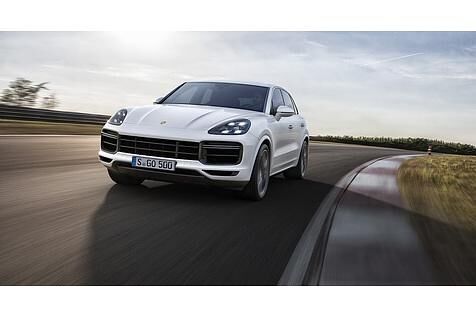Der Porsche Cayenne Turbo hat einen aktiven Heckspoiler