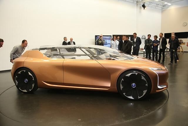 Die autonom fahrende Limousine ist knapp 4,70 Meter lang
