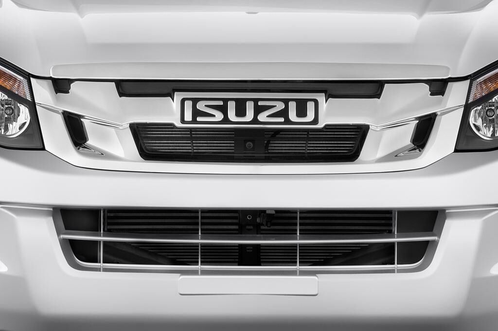 Isuzu D-Max (Baujahr 2015) Premium 4 Türen Kühlergrill und Scheinwerfer
