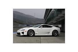 Lexus LFA rollt auf potenten Potenza S001