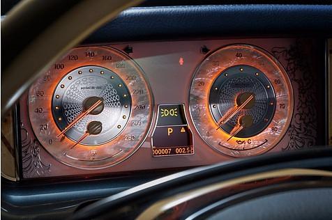 Die bernsteinfarbenen Dioden verraten die BMW-Technik