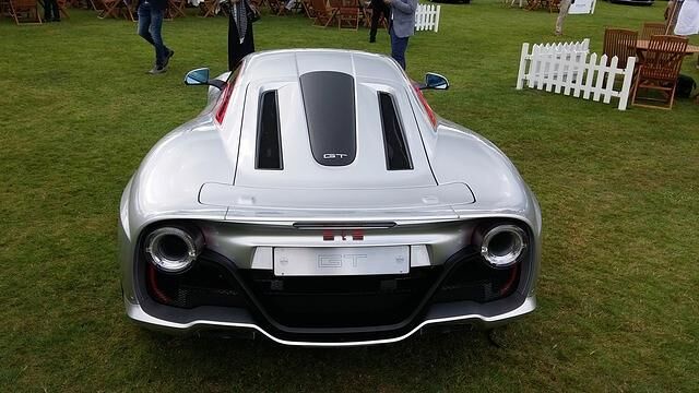 Die Heckpartie lässt eigentlich nichts vom McLaren 650S erkennen