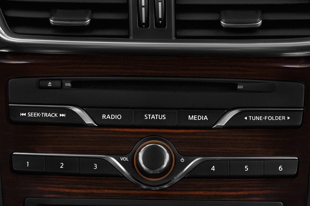 Infiniti QX30 (Baujahr 2016) Premium Tech 5 Türen Radio und Infotainmentsystem
