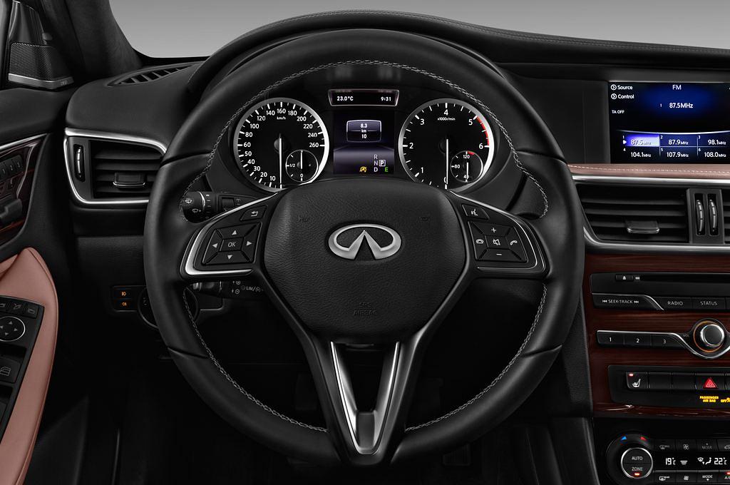 Infiniti QX30 (Baujahr 2016) Premium Tech 5 Türen Lenkrad