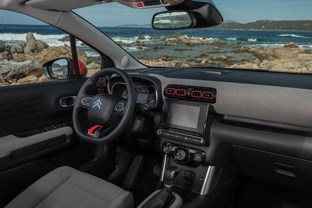 Der C3 Aircross bietet eher gemütliche als sportliche Sitze, zahlreiche Ablagen und angenehme Materialien
