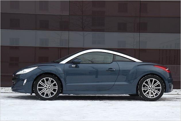 Niedrig, spannungsvoll, muskulös: Der RCZ ist das schickste Pferd im Peugeot-Stall