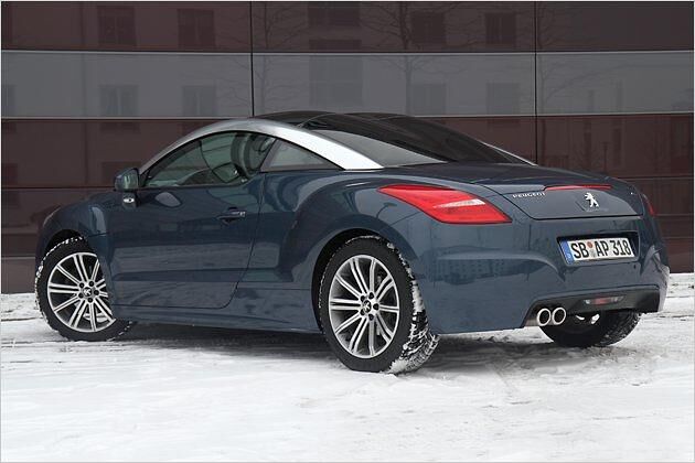 Anders als der TT hat der RCZ keine Glas-Kofferraumklappe, sondern einen Heckdeckel