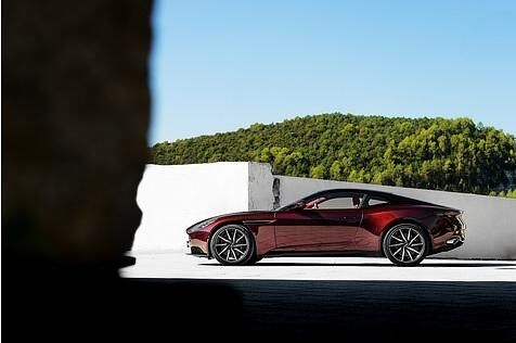 Der Aston Martin DB11 V8 ist 4,75 Meter lang