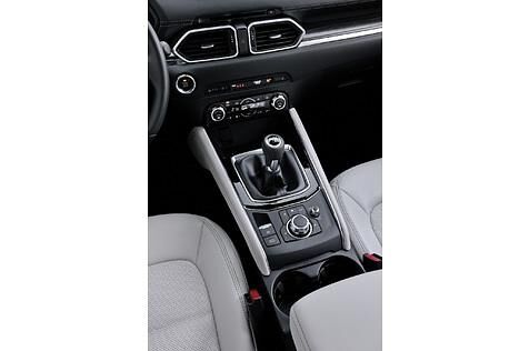 Auch eine Handschaltung ist für den Mazda CX-5 verfügbar