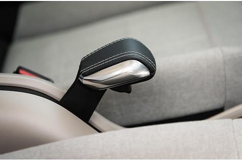 Der Handbremshebel im Citroen C3 Aircross ist etwas gewöhnungsbedürftig
