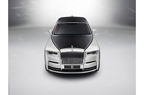 Es wird immer wieder Einzelstücke von Rolls-Royce geben, aber ein Prinzip bleibt unangetastet: Wir gehen nicht mit Gewalt in jede Nische, sondern wir produzieren weiterhin immer ein Exemplar weniger, als der Markt verlangt.