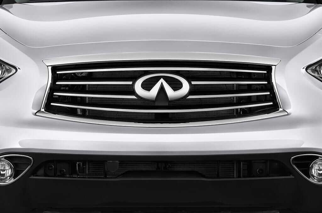 Infiniti QX70 (Baujahr 2013) - 5 Türen Kühlergrill und Scheinwerfer
