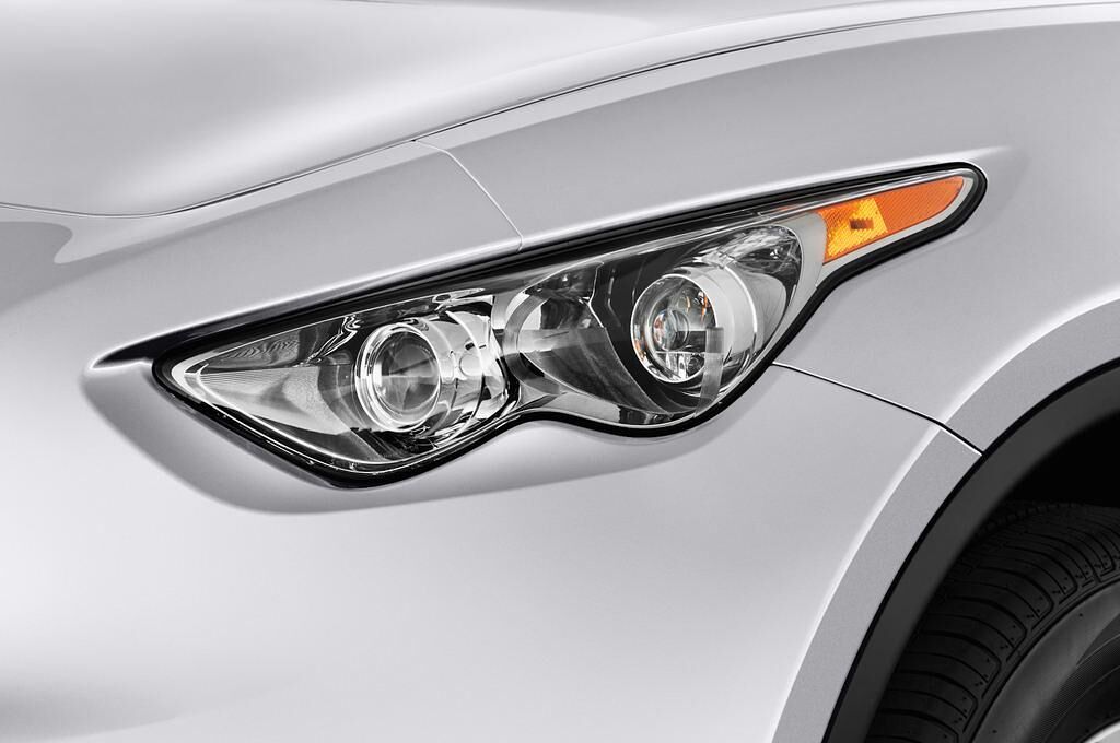 Infiniti QX70 (Baujahr 2013) - 5 Türen Scheinwerfer