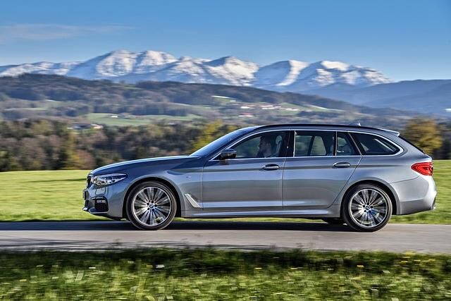 Der Dreiliter-Sechszylinder leistet 195 kW/265 PS und stemmt bei 2.000 Touren 620 Newtonmeter an die Kurbelwelle