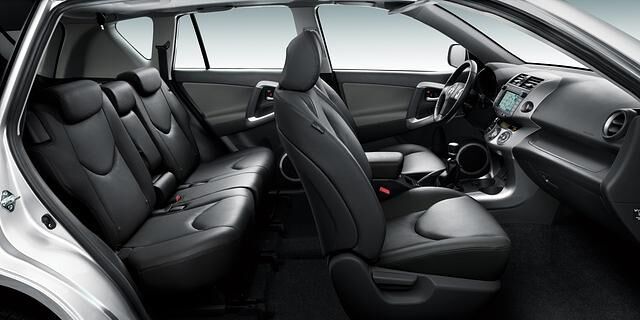 Geräumig: Der Innenraum des Toyota RAV4 der dritten Generation