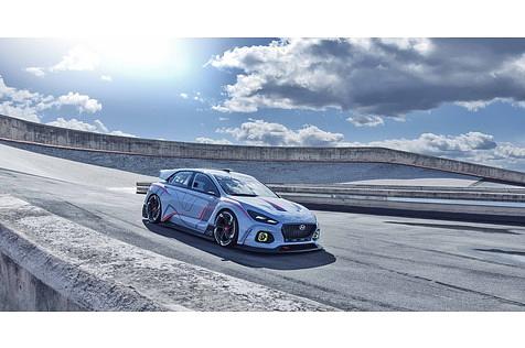 Vom Hyundai i30 N wird es zwei Varianten geben: eine mit rund 250 PS und eine mit dem Performance Paket, die circa 275 PS hat