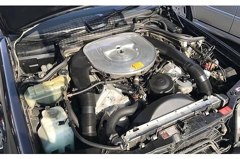 Das sechs Liter große Kraftpaket des Mercedes 300 CE 6.0 AMG verfügt über einen geänderten Zylinderkopf mit Vierventiltechnik