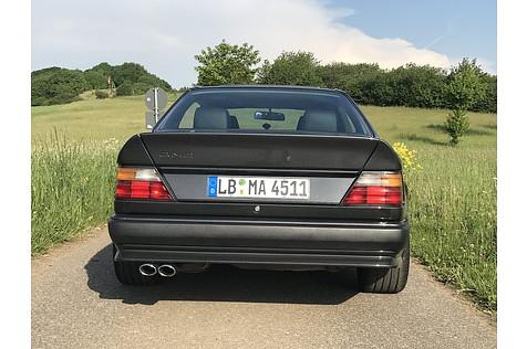 Mercedes 300 CE 6.0 AMG - wirklich schön sind die Karosserieumbauten nicht - aber typisch 80er Jahre