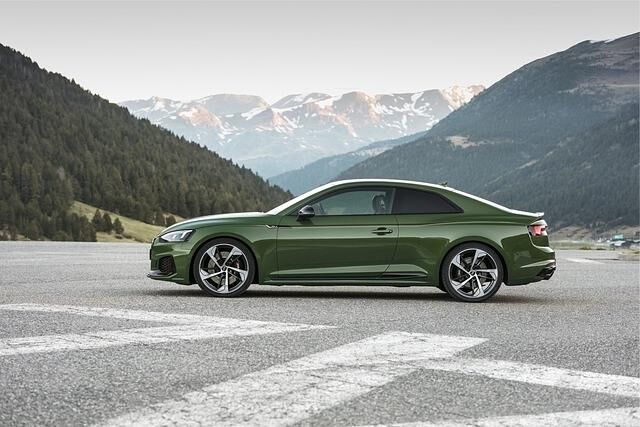 Optisch kann sich der RS 5 vom S5 unter anderem durch stärker ausgestellte Kotflügel abheben