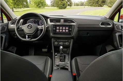 Das Cockpit des VW Tiguan Allspace 2.0 TSI