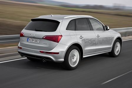 Der Hybridantrieb soll den Verbrauch des SUV auf unter sieben Liter drücken.