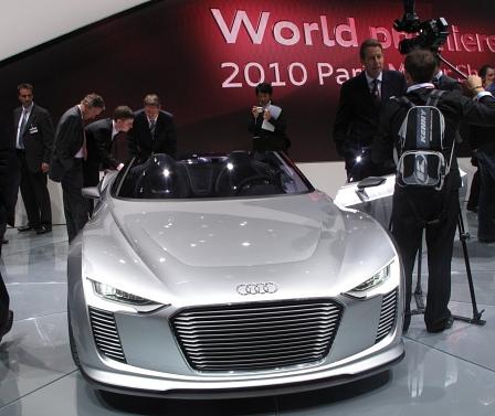 Die Studie e-tron Spyder wurde in Paris enthüllt.