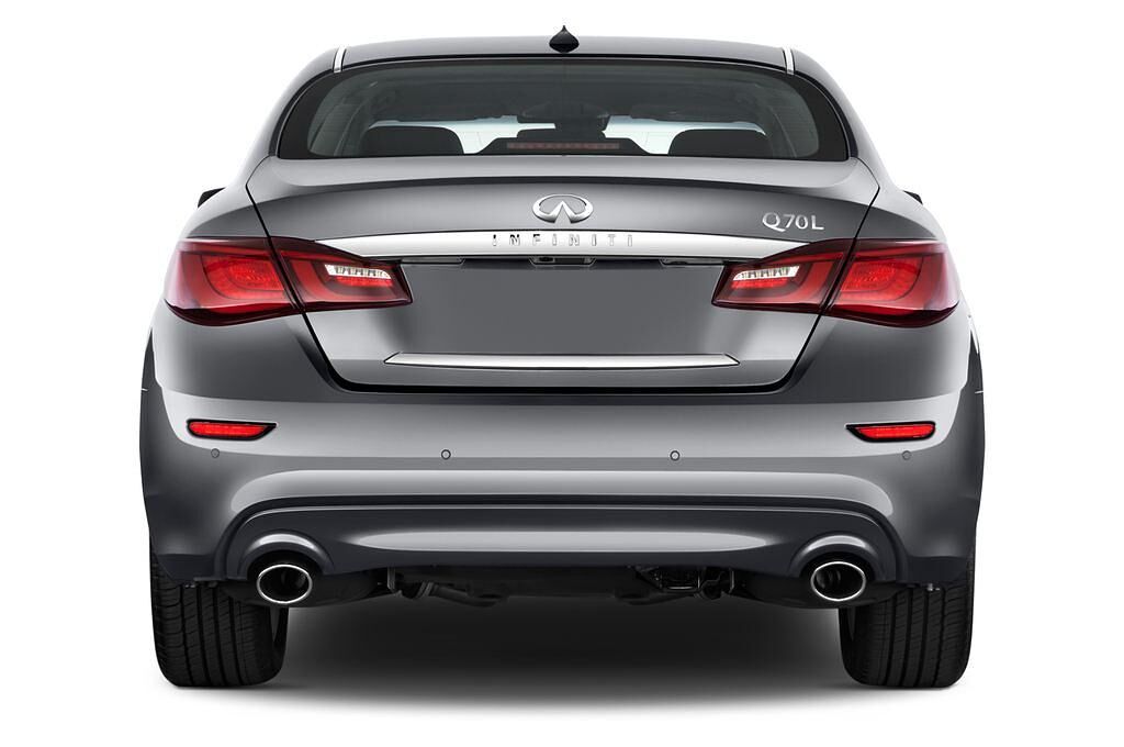 Infiniti Q70 (Baujahr 2015) 3.7 V6 7At 4 Türen Heckansicht