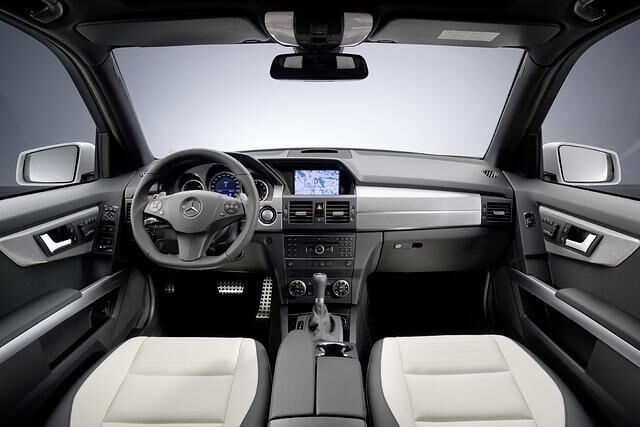 Im Innenraum gibt es Mercedes-typische Qualität