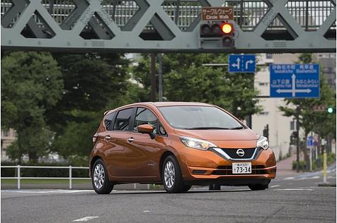 Nissan Note E-Power unterwegs auf den Straßen von Yokohama