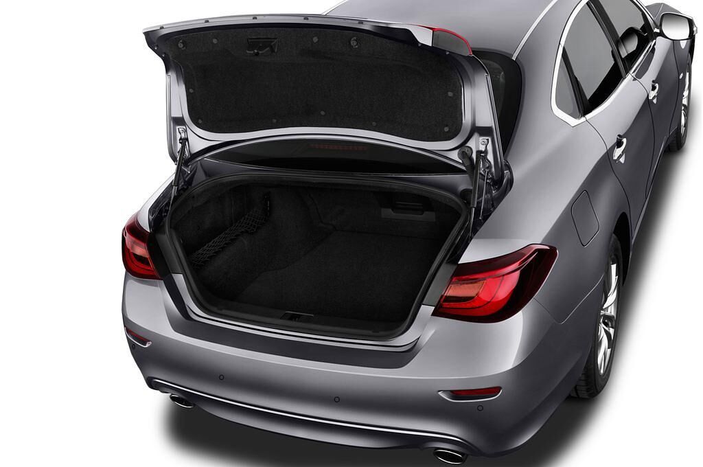 Infiniti Q70 (Baujahr 2017) Premium 4 Türen Kofferraum