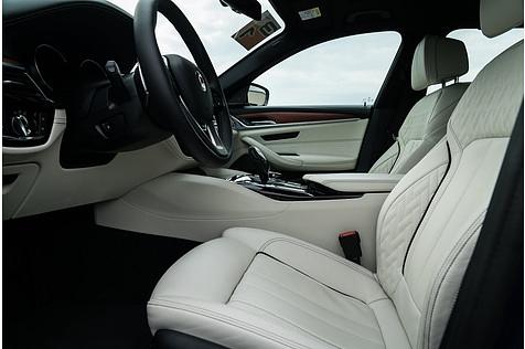 BMW Alpina B5 Touring: edles Leder ist Serie