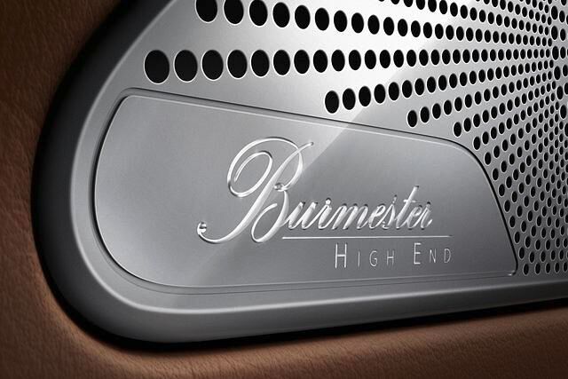 Die Burmester-Beschallung im Maybach ist zwar kostspielig, dafür wird das Audiosystem auch in sehr sehenswerter Weise inszeniert