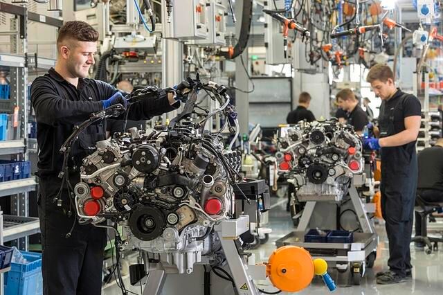 Die Motoren werden bei AMG in Handarbeit gefertigt