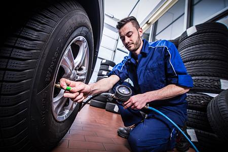 Ratgeber: Materialschonendes Autofahren - Weg von der Kupplung, runter vom Bordstein