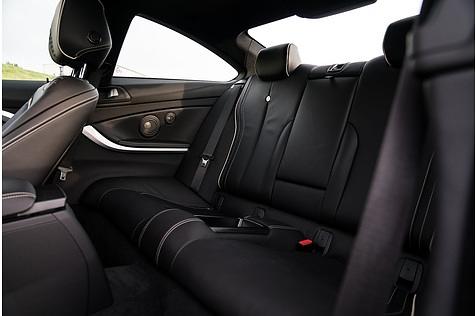 BMW Alpina B4 S Coupé - hinten gibt es nur mäßig Platz