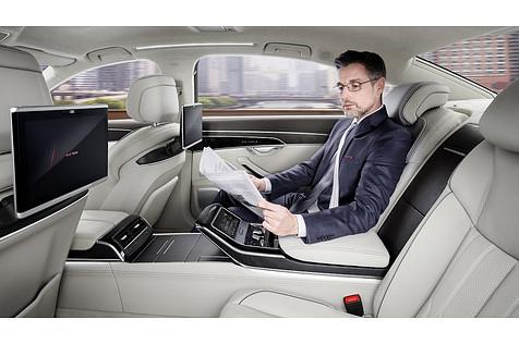 Audi A8 2018 - Arbeiten auf längeren Fahrten