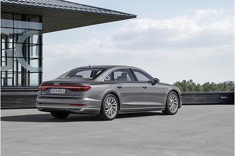 Audi A8 2018 - macht auch in grau eine elegante Figur