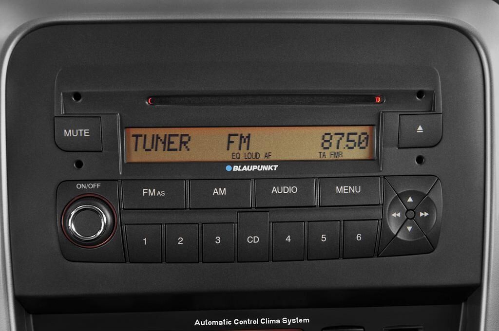 FIAT Croma (Baujahr 2010) Emotion 5 Türen Radio und Infotainmentsystem