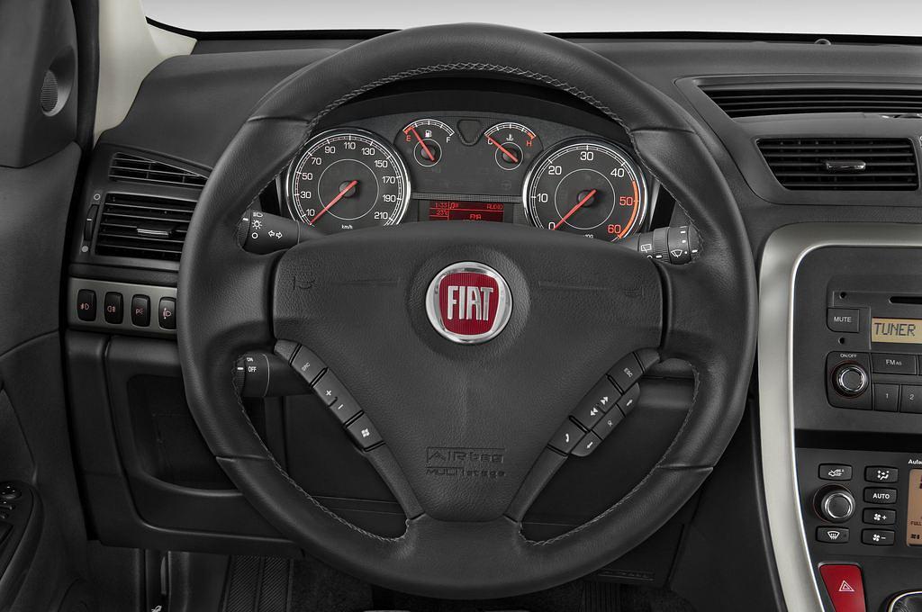 FIAT Croma (Baujahr 2010) Emotion 5 Türen Lenkrad