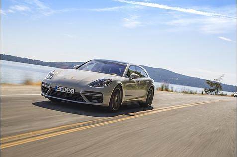 Porsche Panamera Sport Turismo Turbo - 304 km/h schnell
