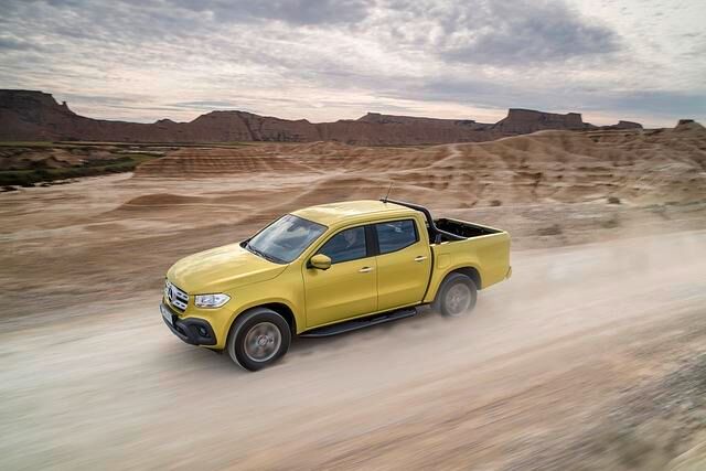 Zunächst wird die X-Klasse mit zwei Dieselmotoren (163 oder 190 PS) angeboten. Neben dem standardmäßigen Heckantrieb können beide Motoren auch mit einem zuschaltbaren Allradantrieb kombiniert werden