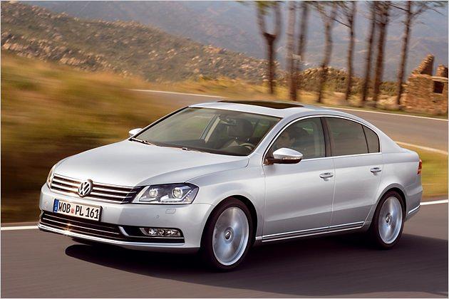 Auch der Viertürer präsentiert sich jetzt im aktuellen VW-Design