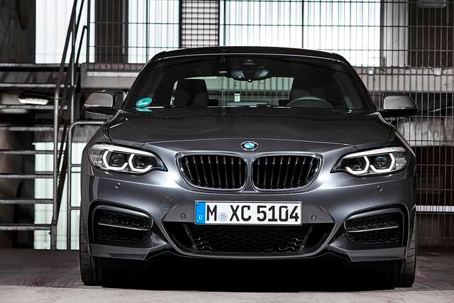 Serienmäßig hat das BMW 2er Coupé künftig LED-Scheinwerfer
