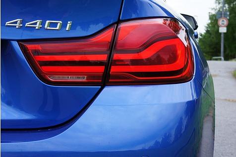 Die bekannte BMW-L-Rücklichtgraphik