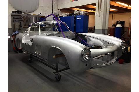 Adrian Gattiker und sein Mercedes 300 SL bayrisch-blau